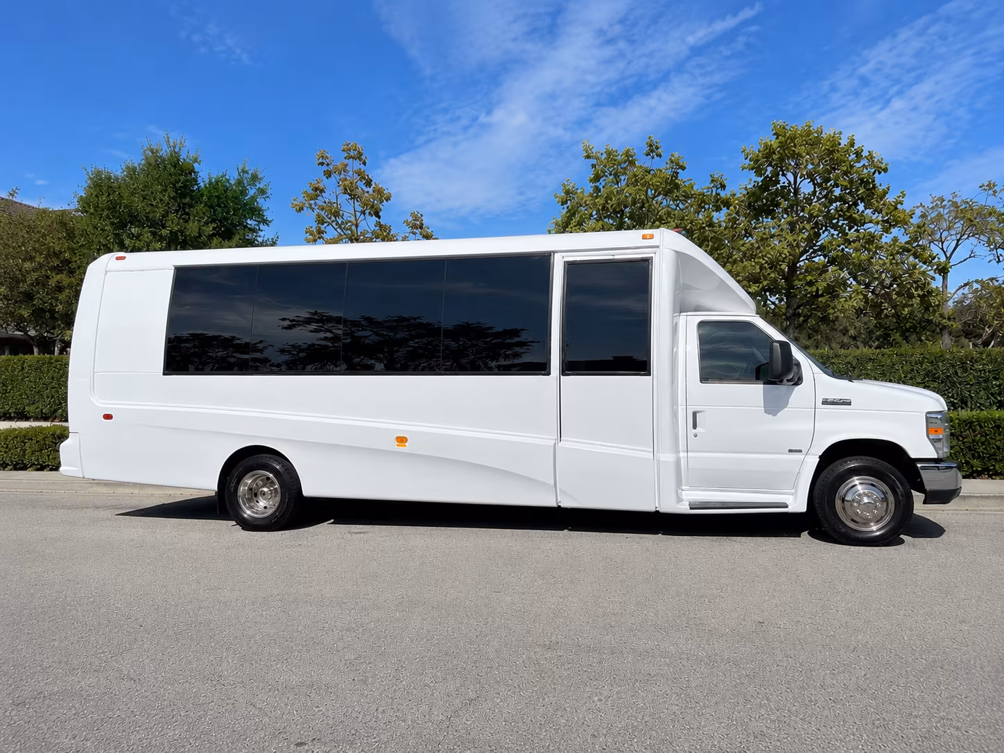shuttle your guests between downtown worcester hotels and your venue